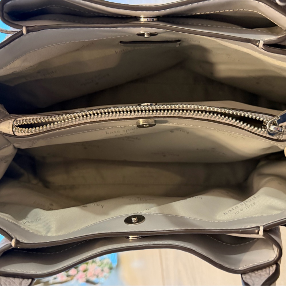 EUC light grey Kate Spade large purse - Picture 8 of 11